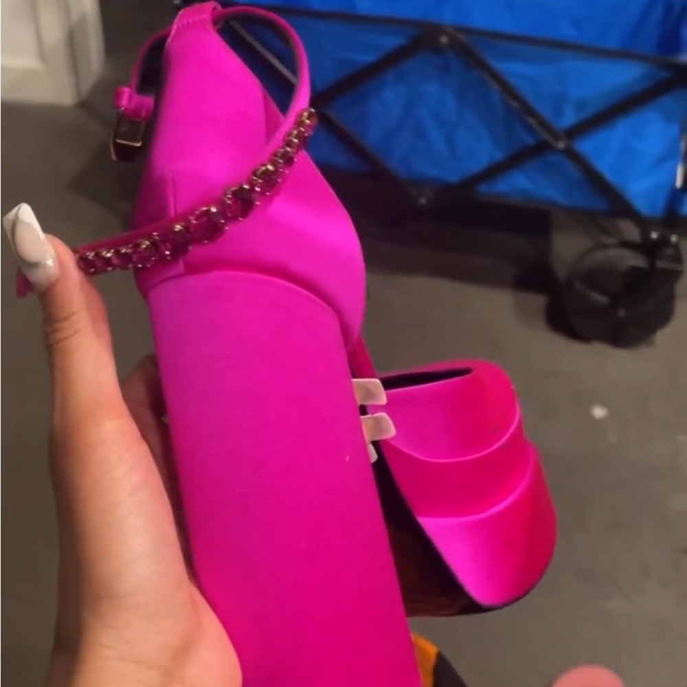 Pink platform Versace heel - Picture 4 of 4
